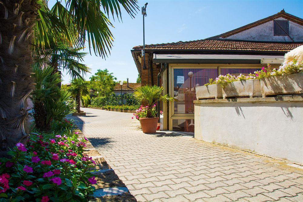 Aparthotel Costa Paradiso Lido Adriano Dış mekan fotoğraf
