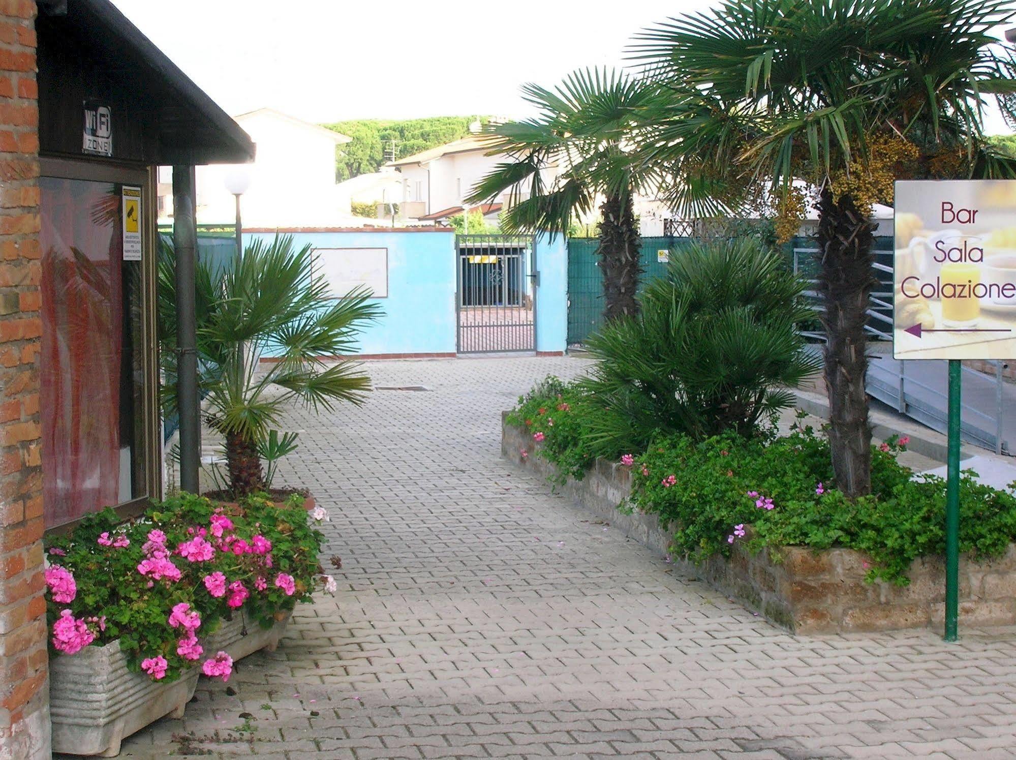 Aparthotel Costa Paradiso Lido Adriano Dış mekan fotoğraf