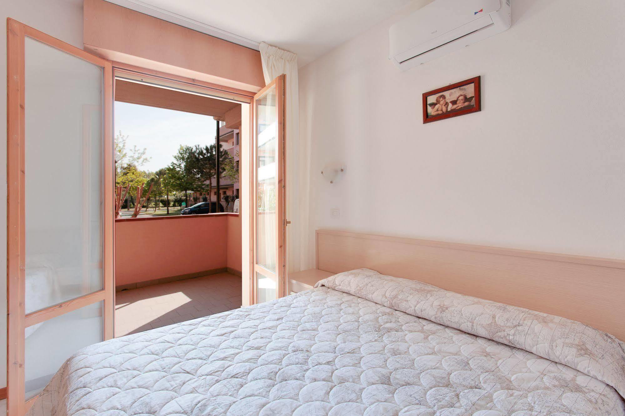 Aparthotel Costa Paradiso Lido Adriano Dış mekan fotoğraf