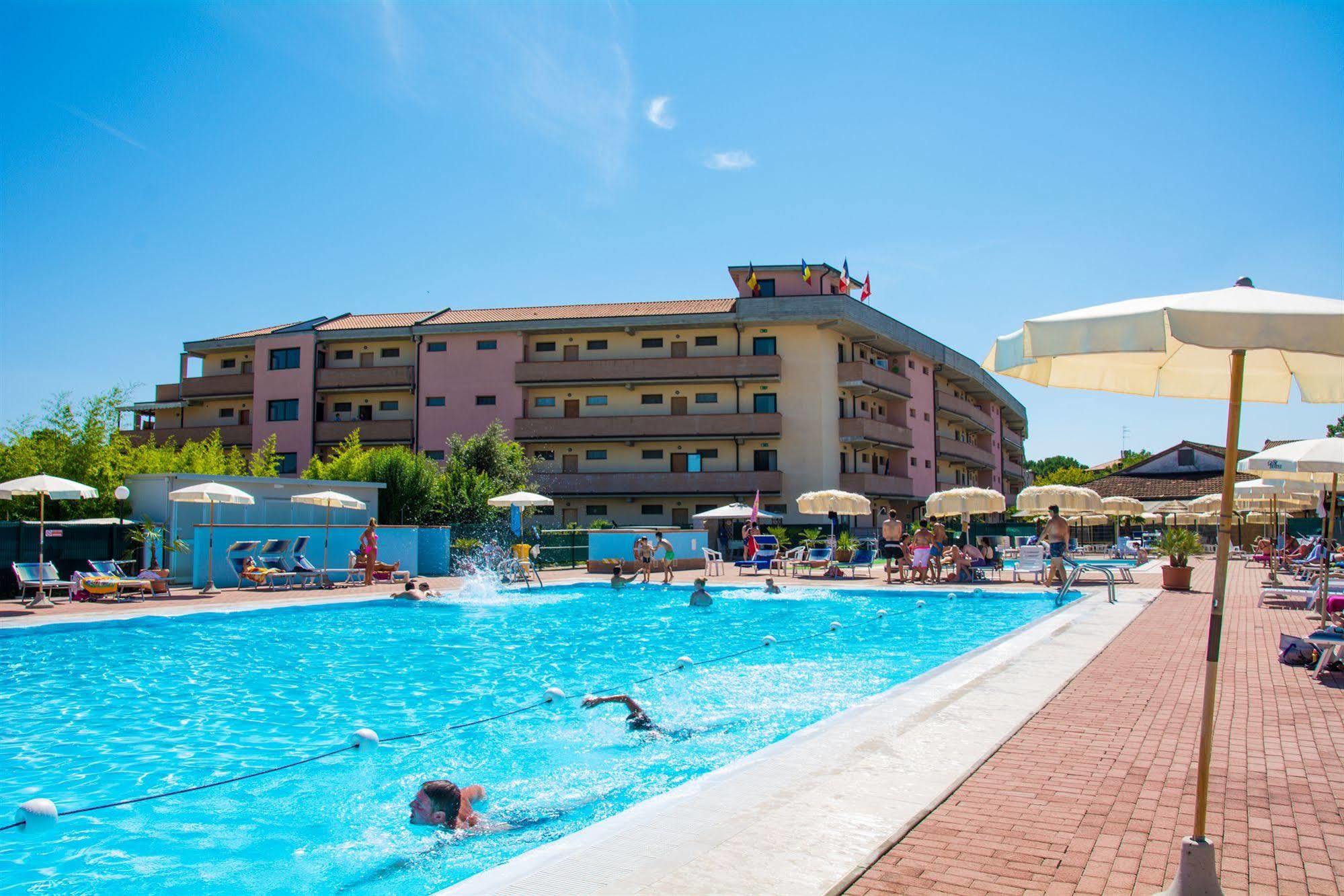 Aparthotel Costa Paradiso Lido Adriano Dış mekan fotoğraf