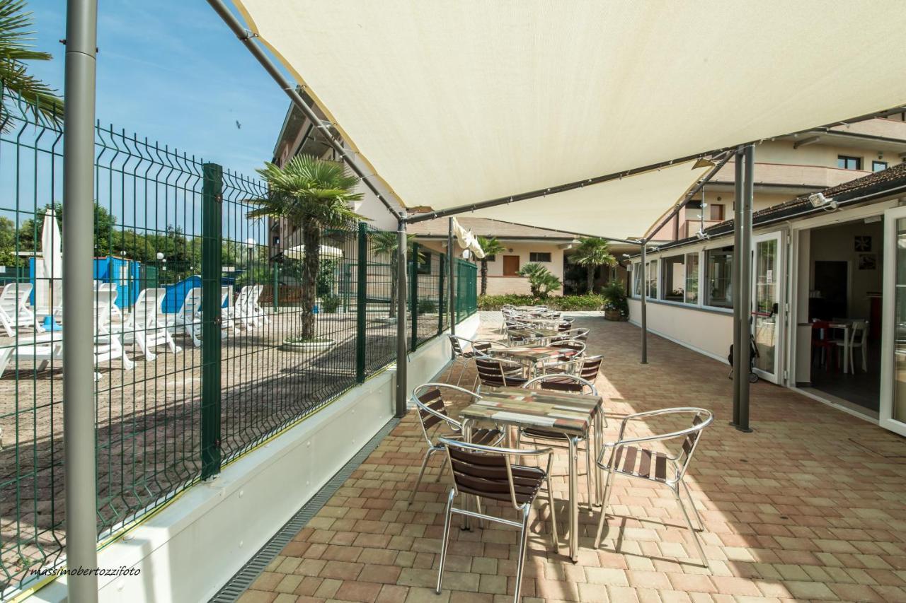 Aparthotel Costa Paradiso Lido Adriano Dış mekan fotoğraf
